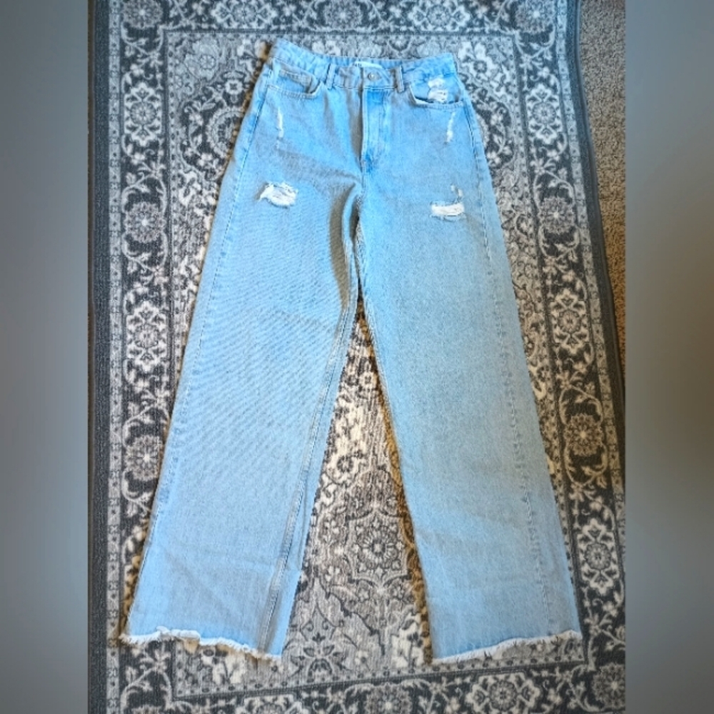 Zara High Rise Baggy Jeans Size 6 Button Fly Light Wash Raw Hem Destroyed